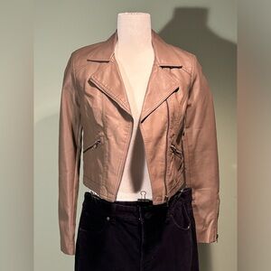 Forever 21 women’s cropped faux leather biker jacket NWT Size small. Color clay